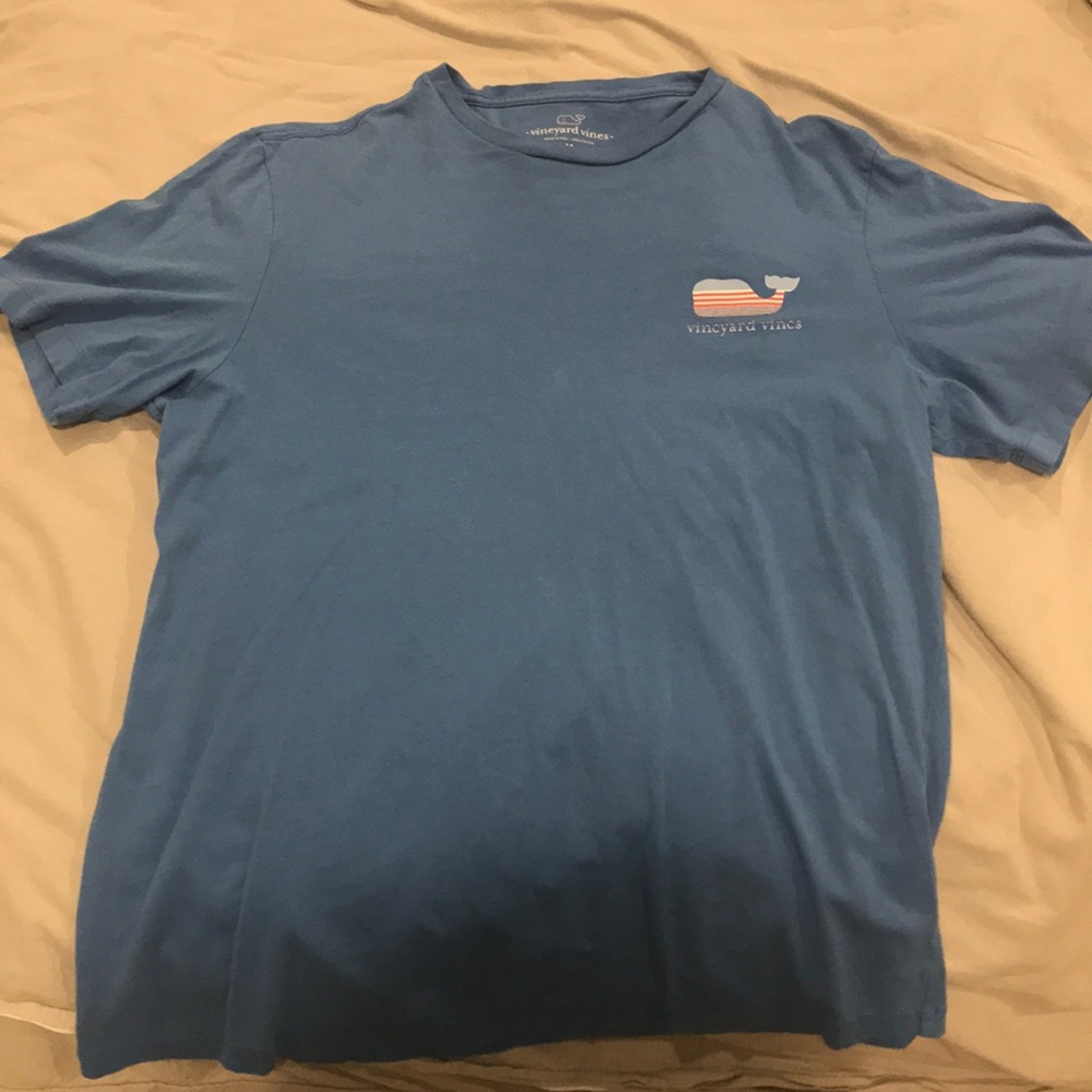 Vineyard vines t shirt